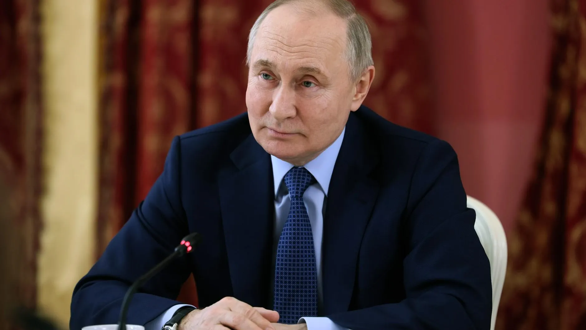 Путин в устном формате поздравил министра спорта Дегтярева с днем рождения