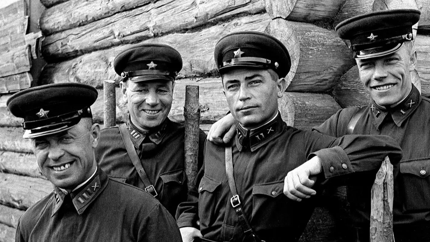 Фотографии бойцов с Калининского фронта ВОВ представили в Главархиве Москвы