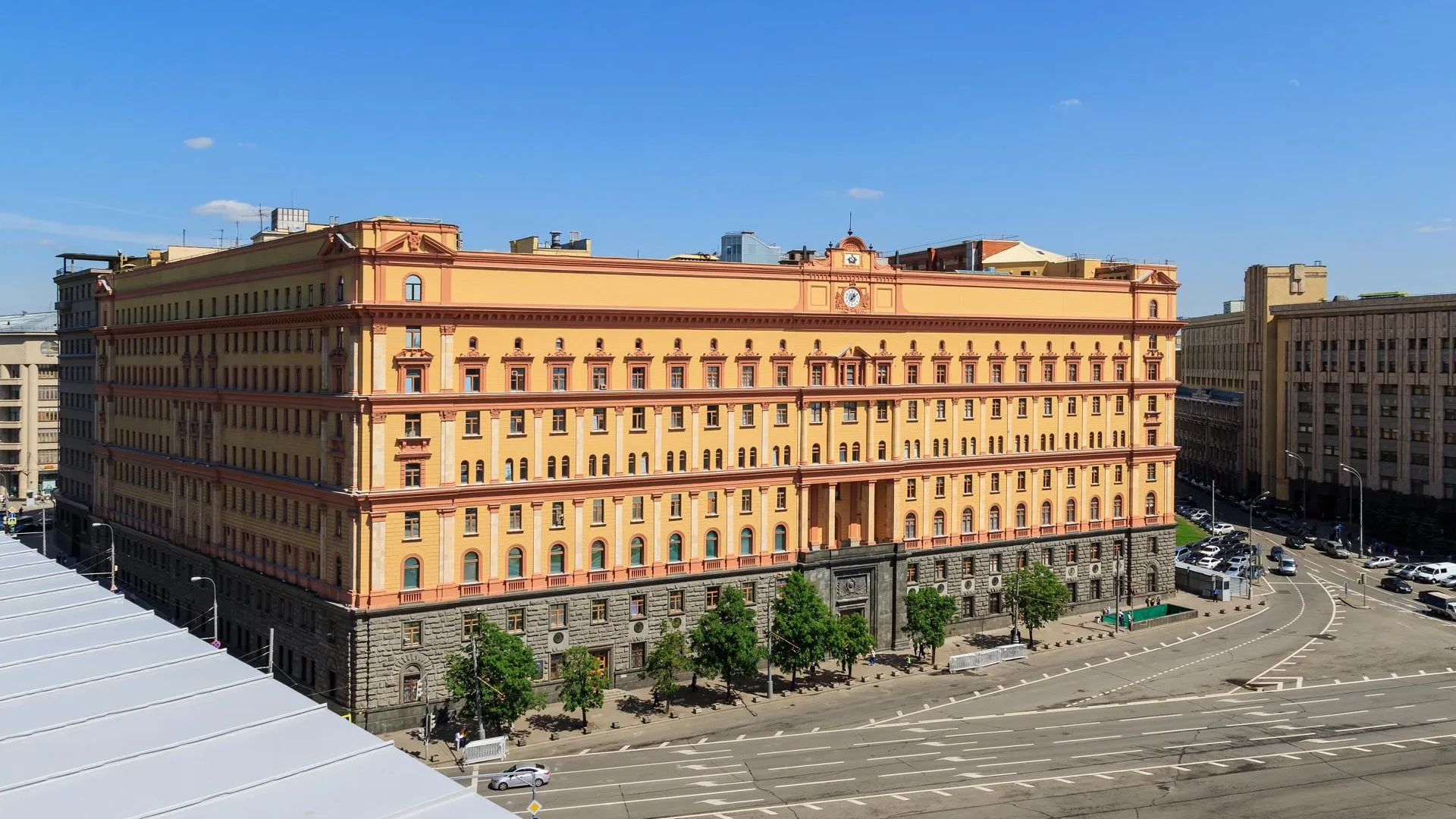 Москвич пытался ночью сжечь здание ФСБ на Лубянке