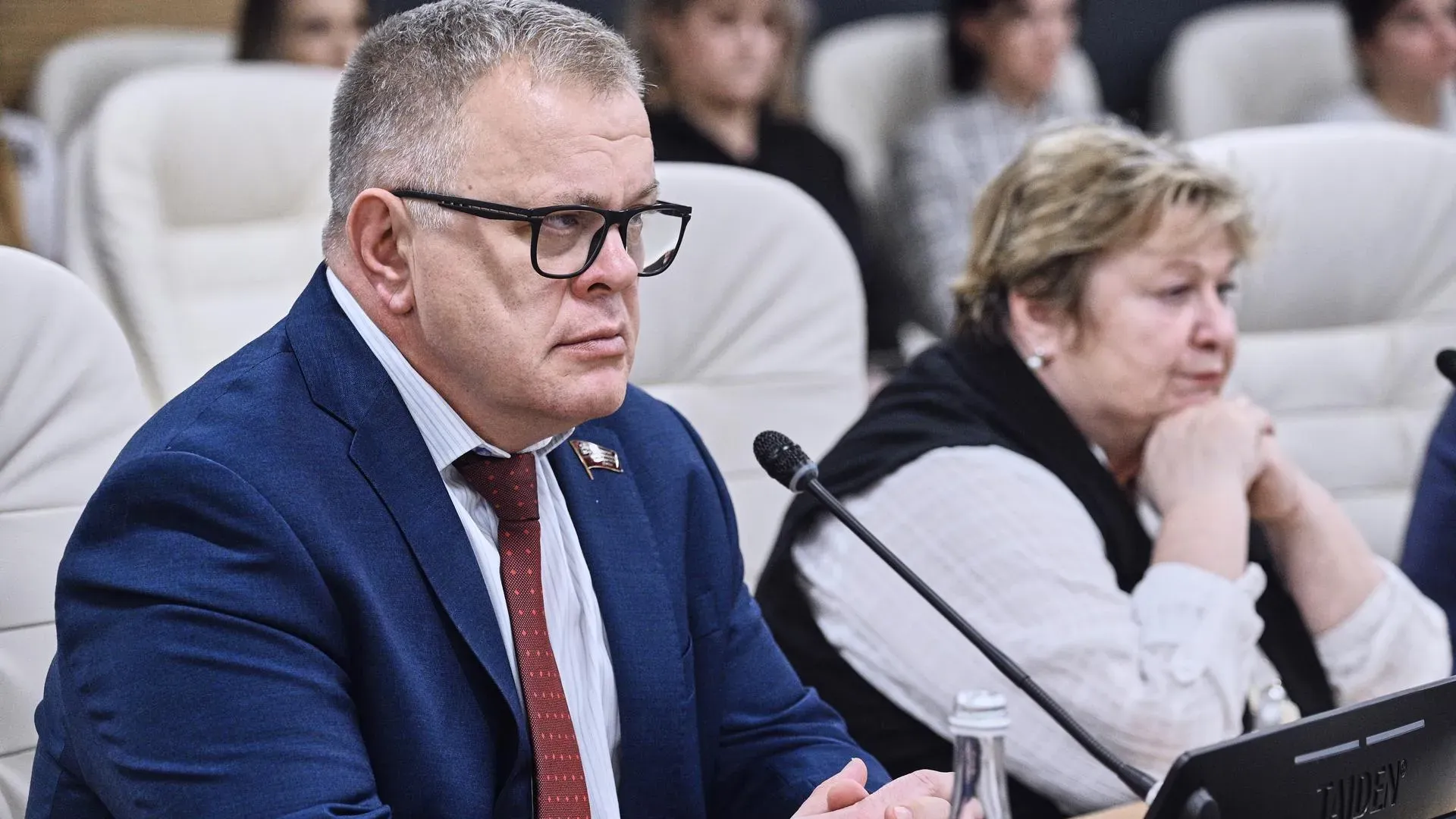 Глава фракции КПРФ Александр Наумов выступил на пленарном заседании Мособлдумы