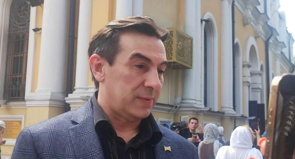 Актер театра Табакова Петров вспомнил, какой важный совет ему дала Заворотнюк