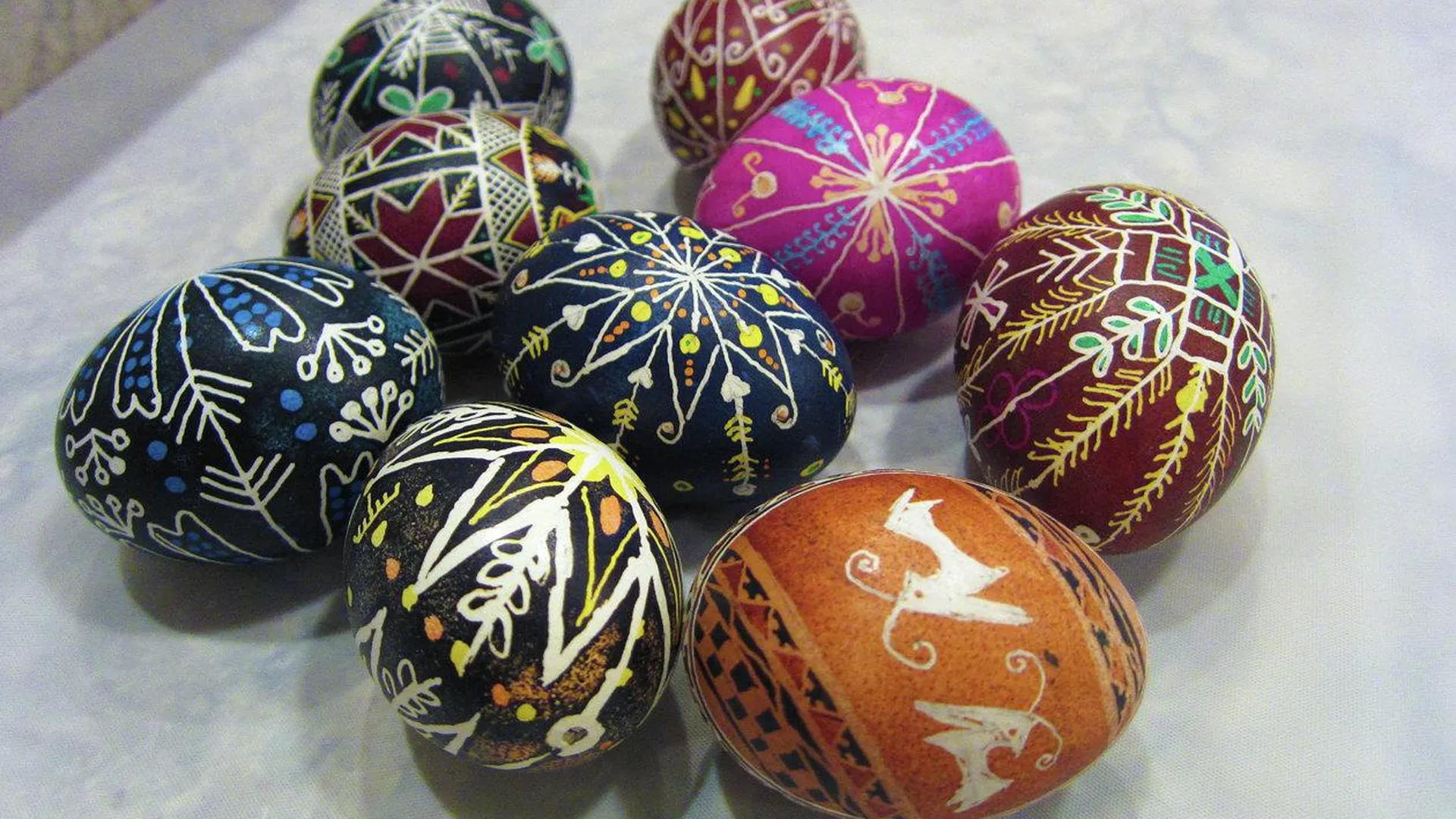 Как необычно покрасить яйца к Пасхе