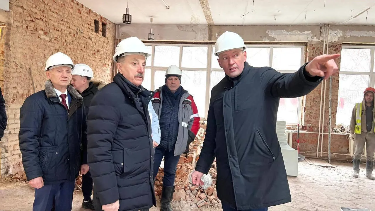 Владимир Ружицкий проверил ход капремонта спортивной школы Люберец