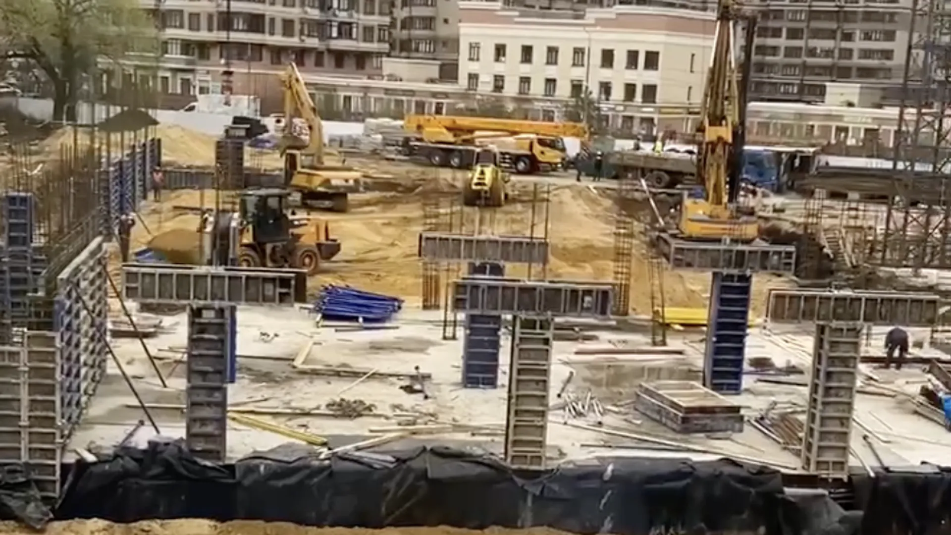 В Раменском округе рабочие приступили к возведению здания ФОКа с бассейном
