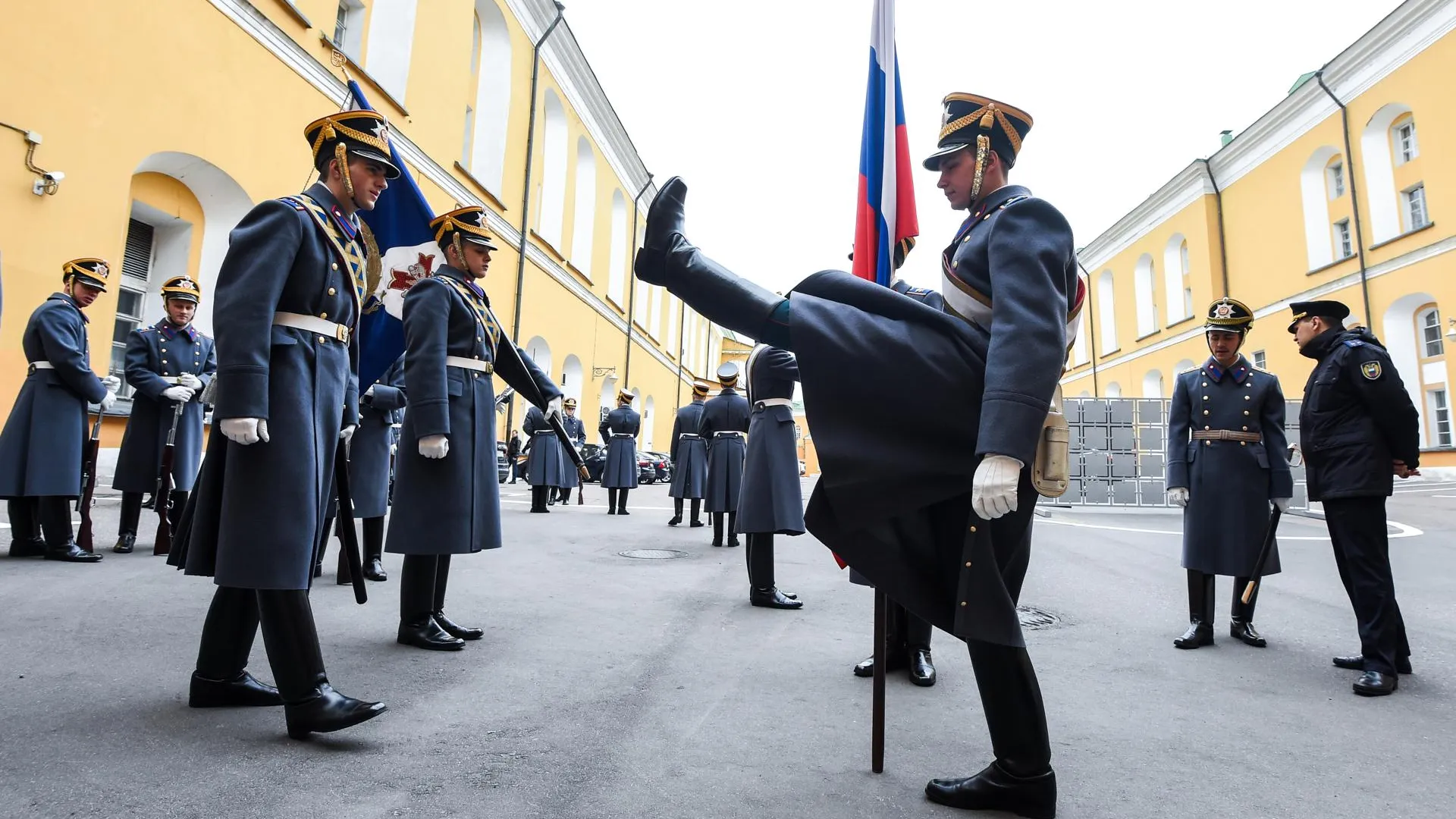 В Кремле начинается сезон развода караулов Президентского полка