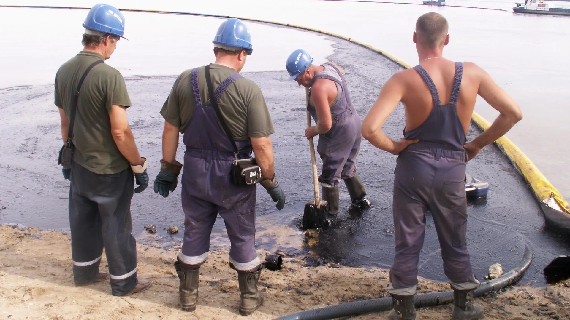 Очистка от нефтепродуктов ручья в Электростали завершена — МЧС