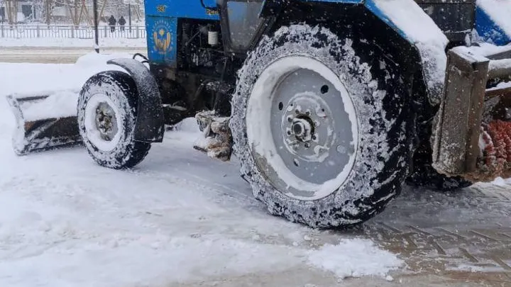 В Подмосковье для уборки территорий вышло свыше 1 тыс единиц подметающей техники