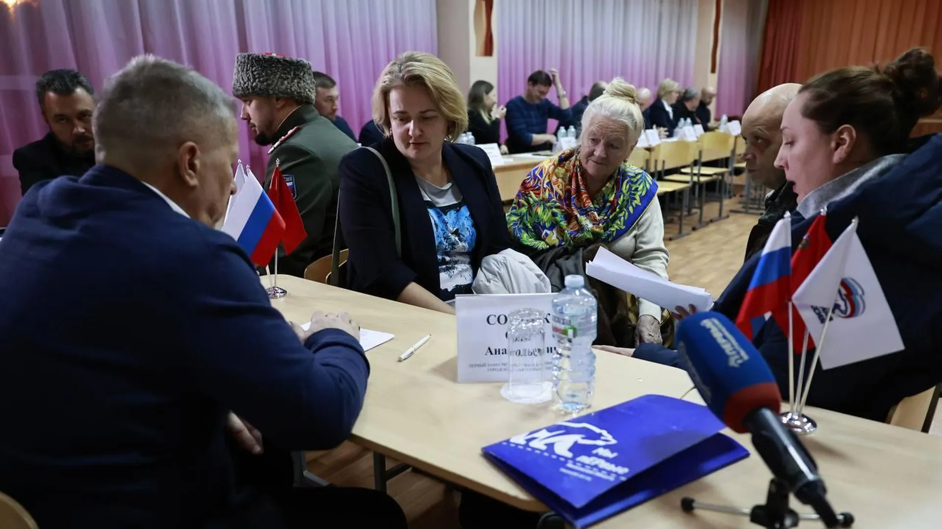 Специалисты Росреестра Подмосковья провели выездную консультацию с жителями Мытищ