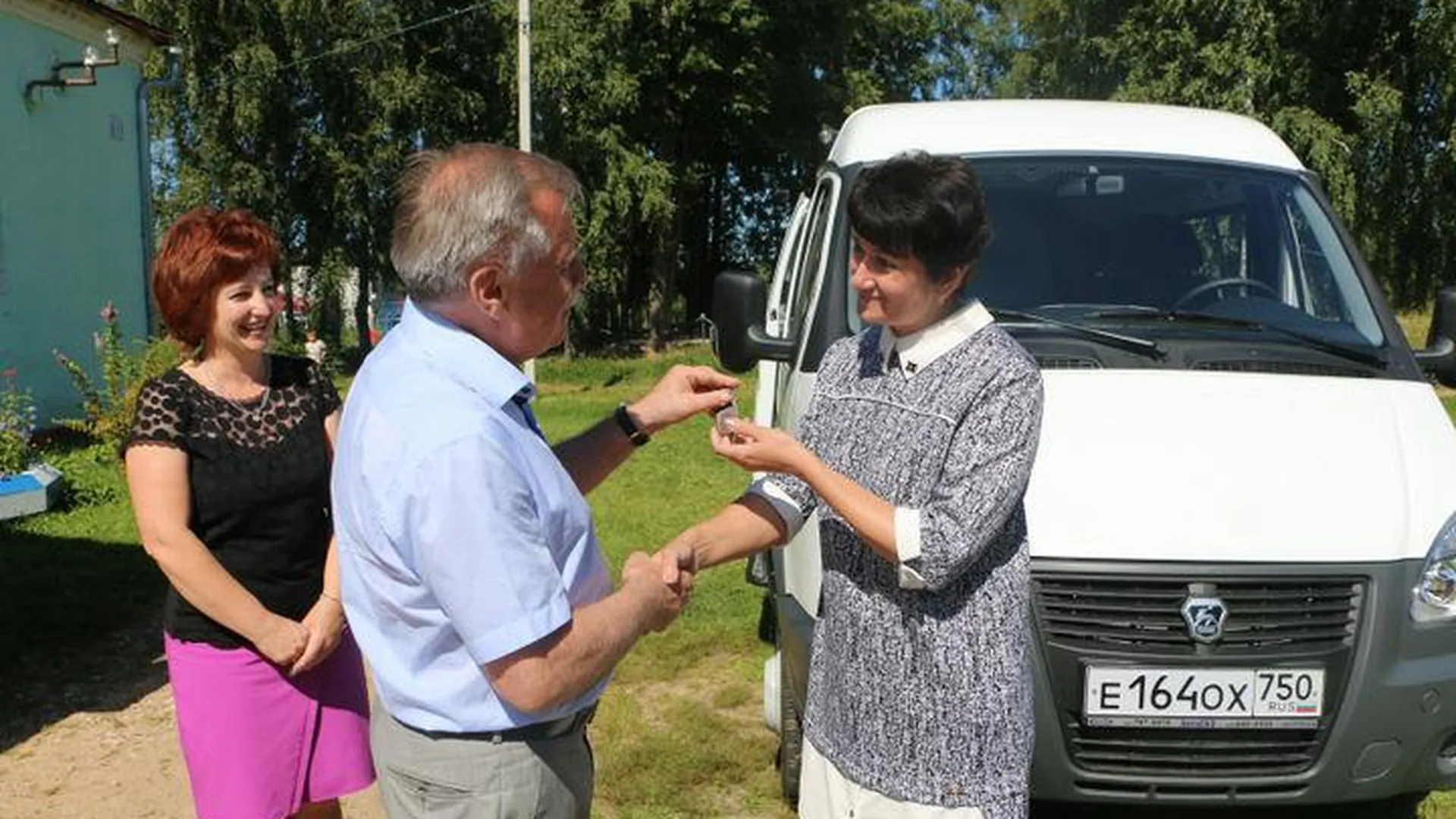 Новый микроавтобус подарили культотделу Ошейкинского поселения Лотошинского района