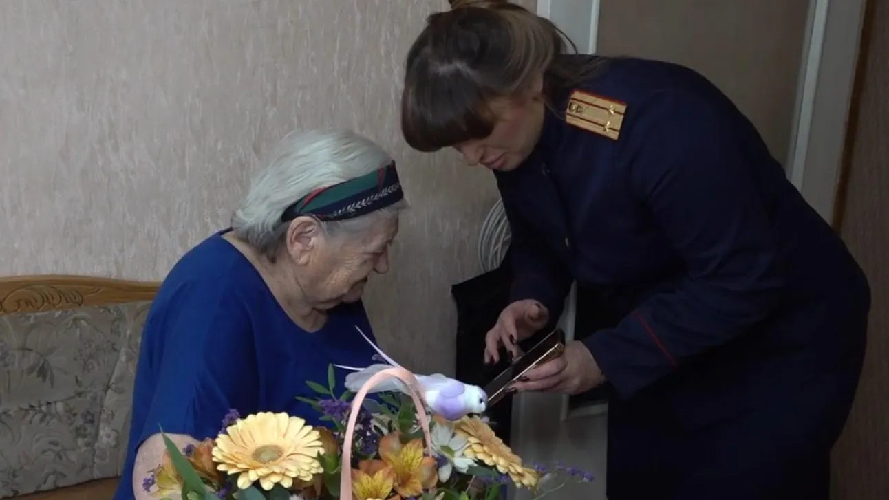 Глава следственного отдела Чехова навестила ветерана ВОВ Веру Кузнецову