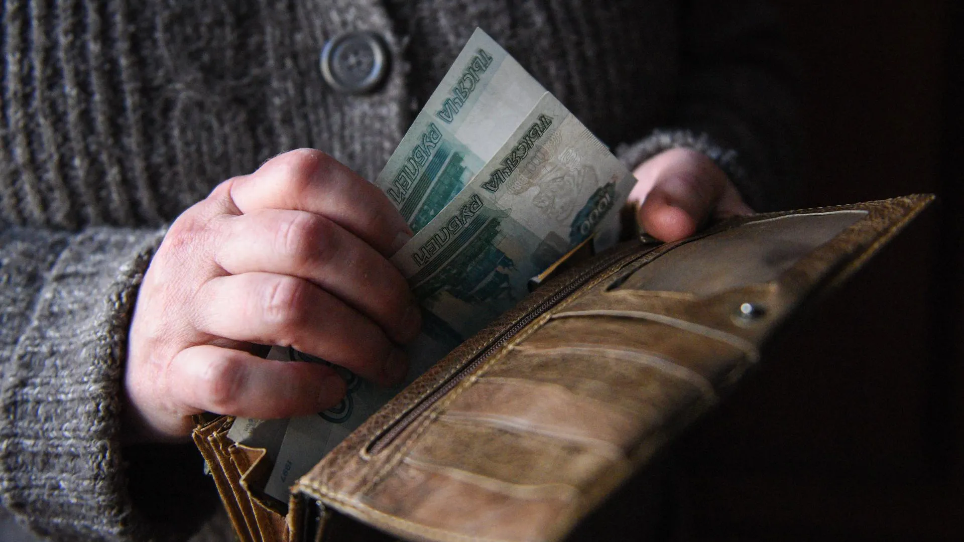 Экономист Безсмертная: уход за пожилыми сейчас стоит от 200 рублей в час