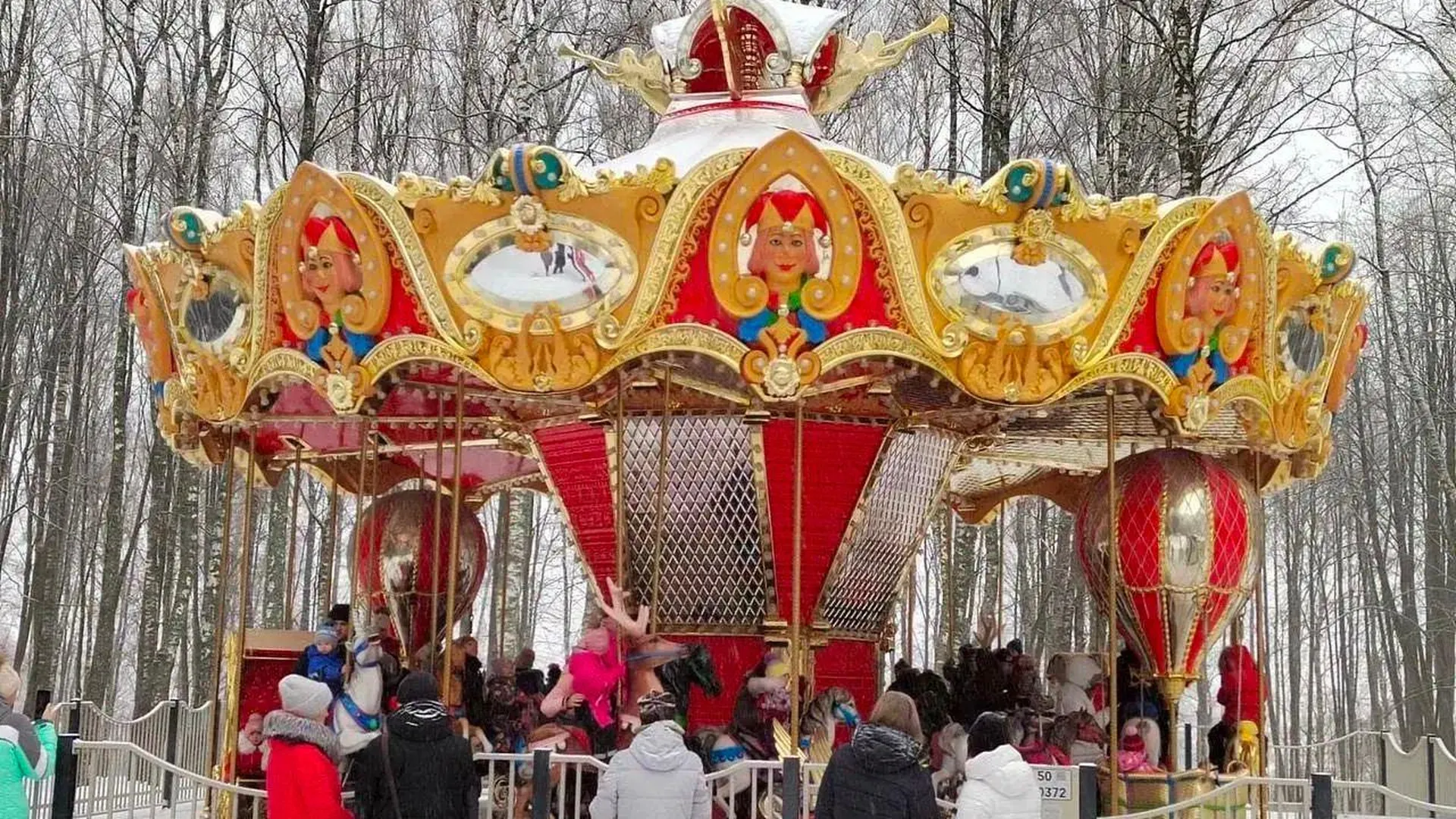 Более 600 человек посетили карусель в парке «Скитские пруды» Сергиева Посада за неделю