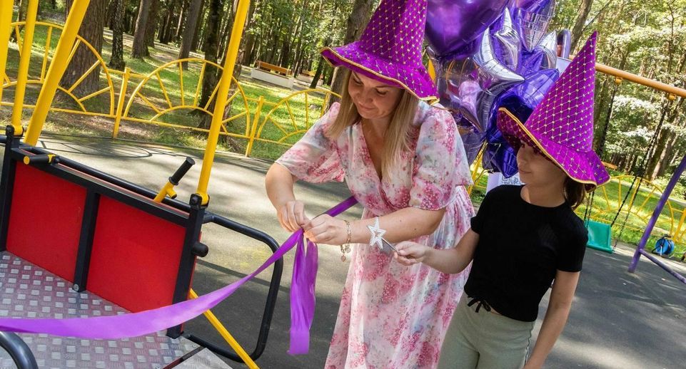 В Домодедово установили специальные качели для детей-инвалидов