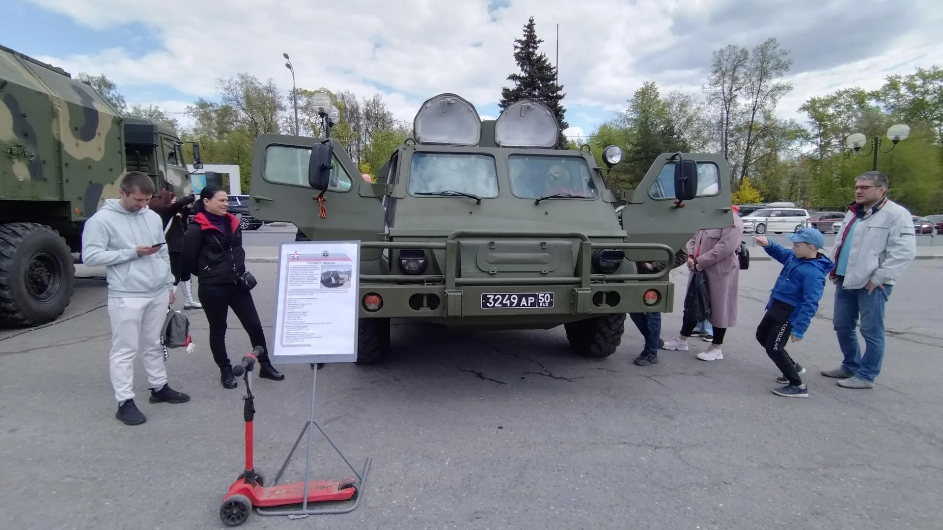В честь Дня Победы в Мытищах провели выставку военной техники разных эпох
