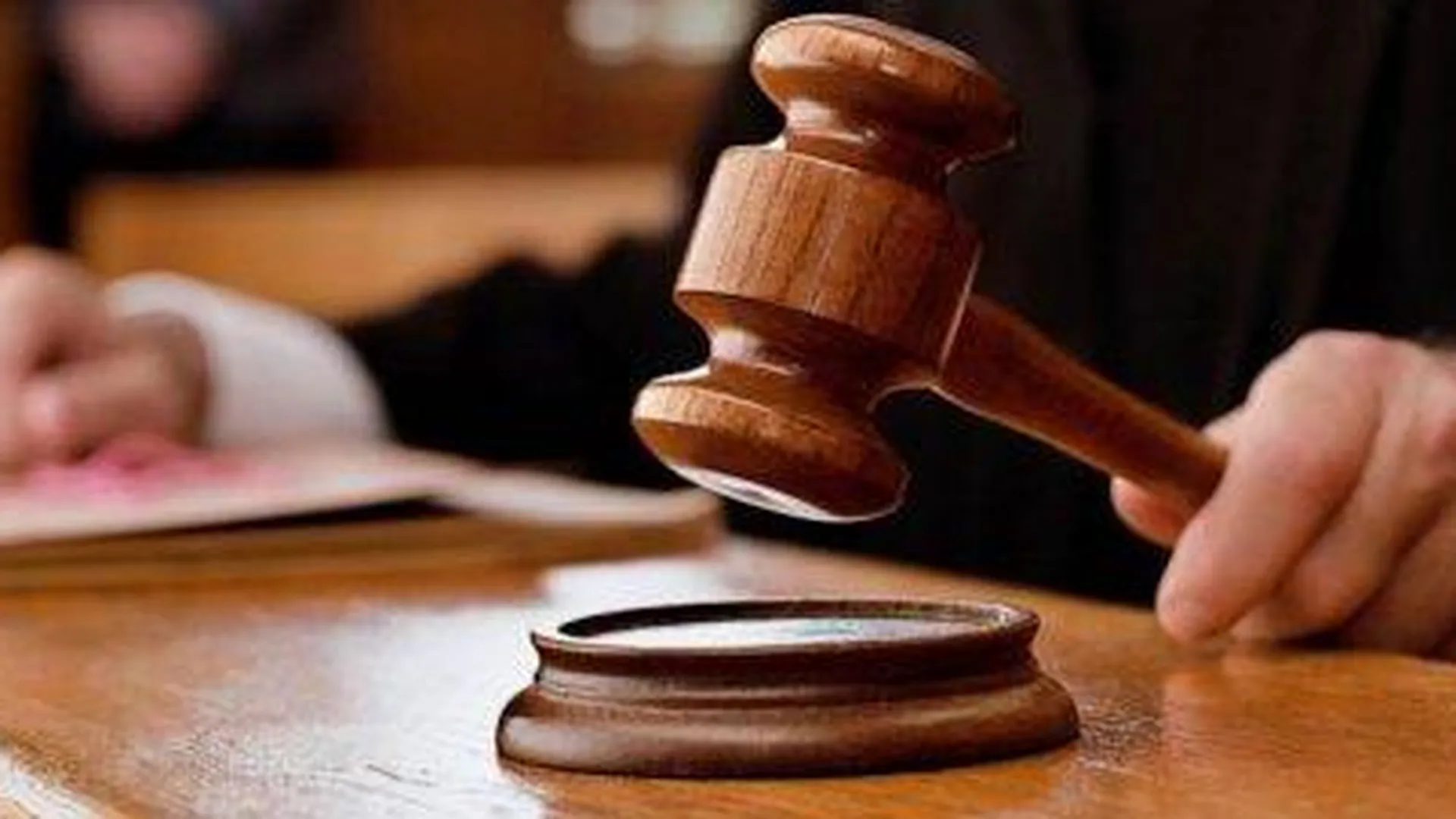 Суд в Подмосковье приговорил авиадебошира к условному сроку