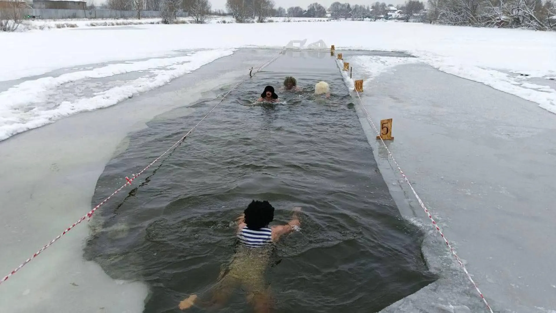 «Вельяминовские моржи» дали старт зимнему плаванию в Домодедове