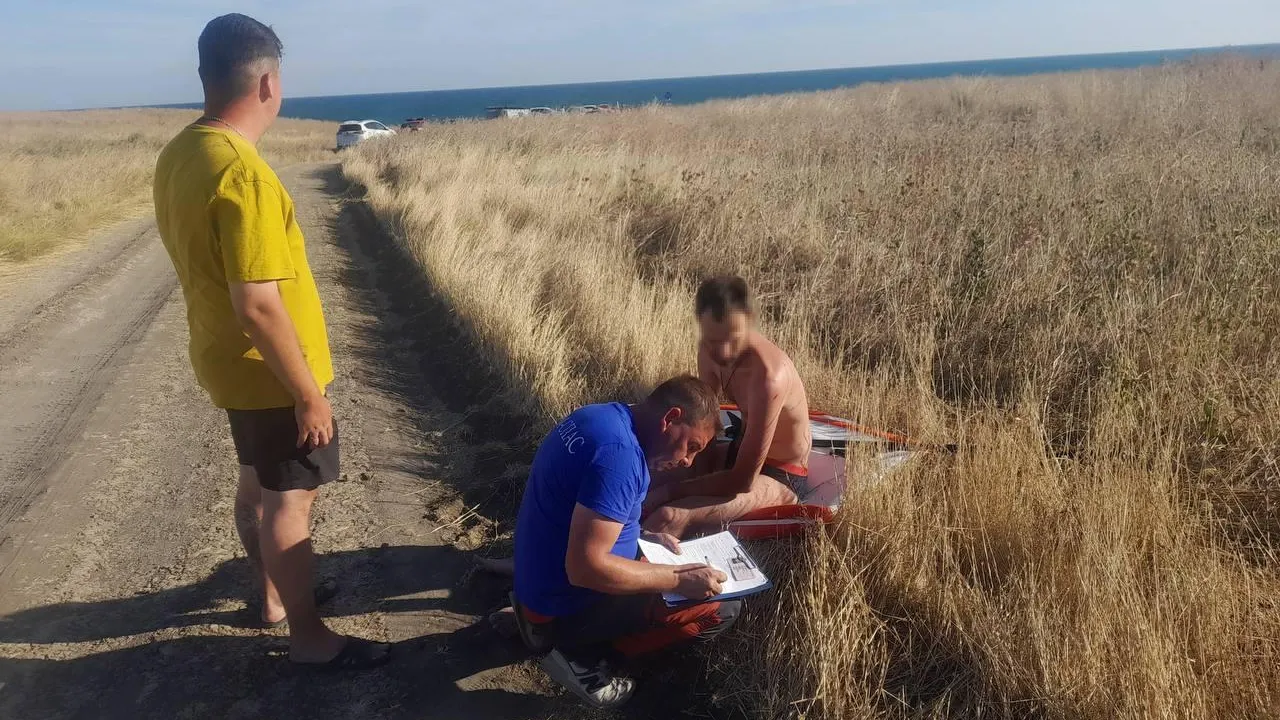 В Крыму покорявшего волны сапбордиста унесло в Черное море