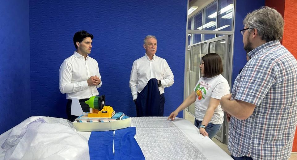 Депутат Мособлдумы Маликов посетил центр молодежного творчества «Генезис»