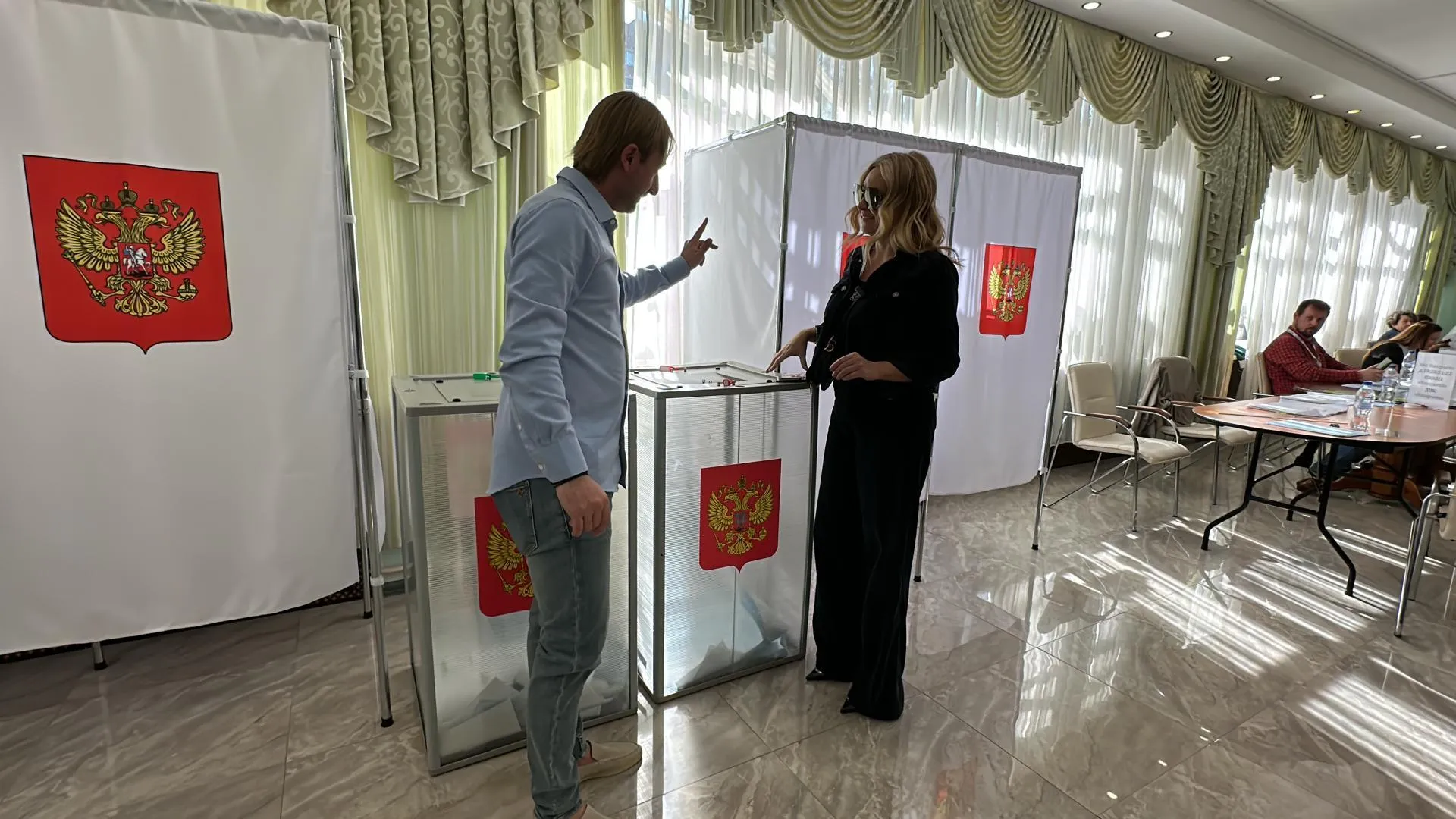 Яна Рудковская и Евгений Плющенко проголосовали в Назарьево