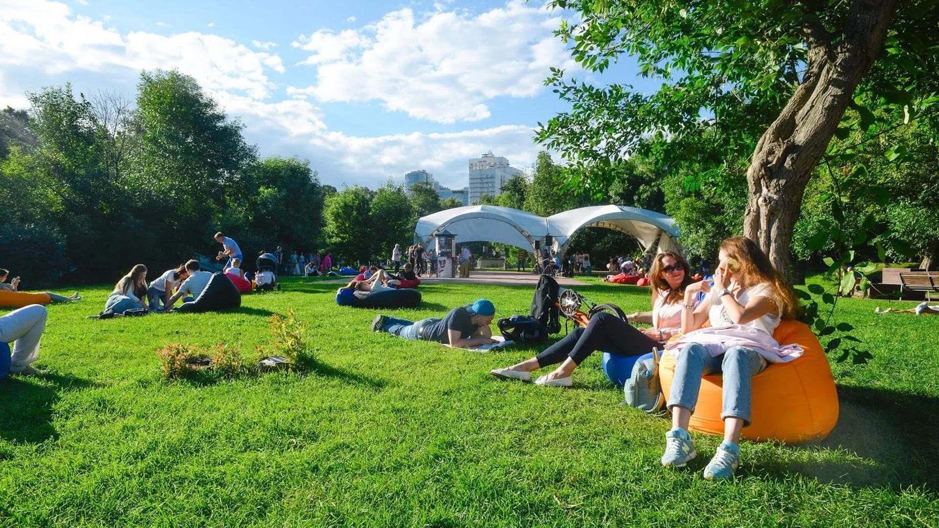 «Красная Пресня» и «Ходынское поле»: лучшие парки столицы для отдыха