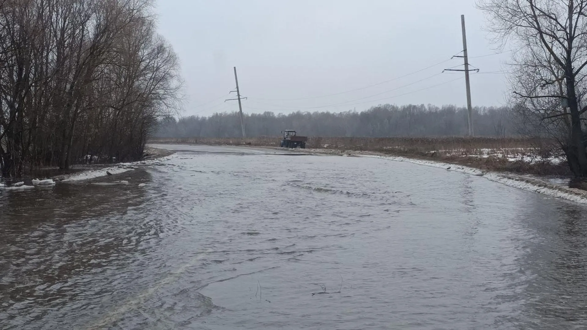Паводок на реке Нерской грозит затоплением дорог в Подмосковье
