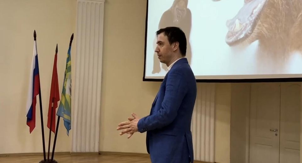Артист Московской филармонии провел урок для детей лагеря «Бригантина» в Видном