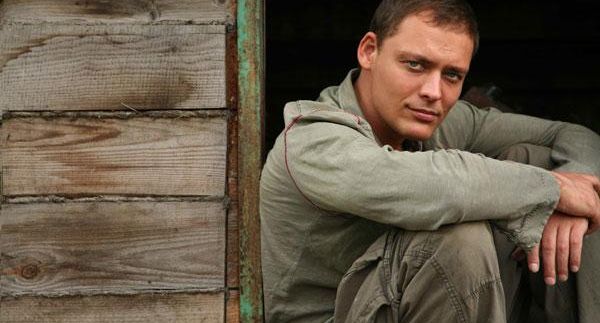 Актер Артем Артемьев утверждает, что его отравили