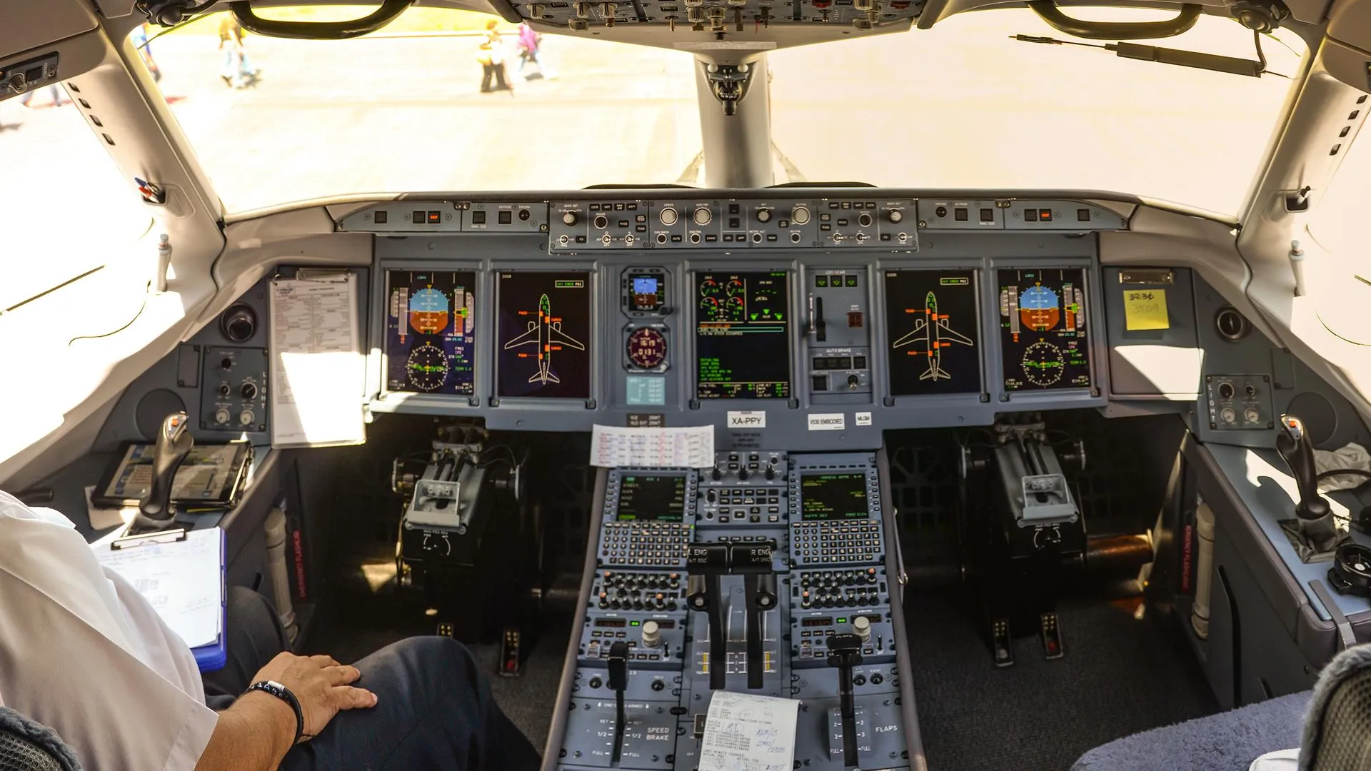 Baza: Sukhoi Superjet 100 перед падением в Подмосковье подал сигнал бедствия