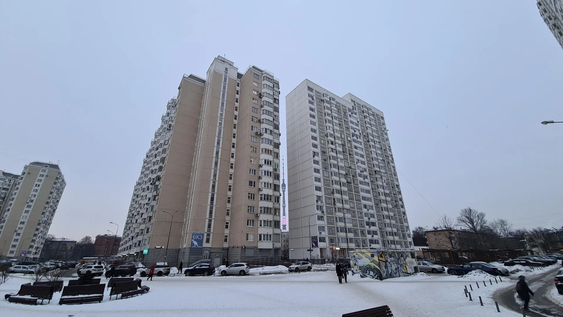 «Словно в клетке»: как живут в одном из самых маленьких районов Москвы