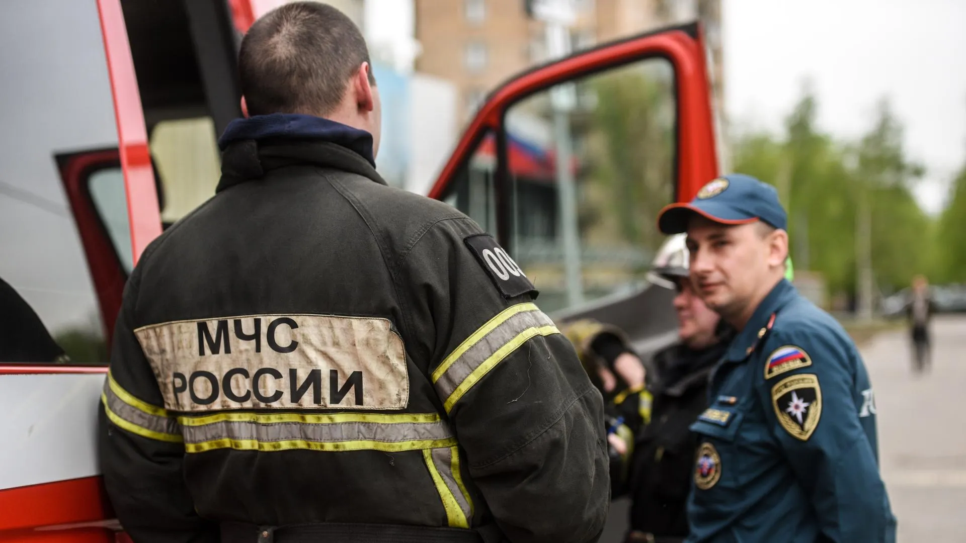 Пожар произошел в автосервисе на юге Москвы