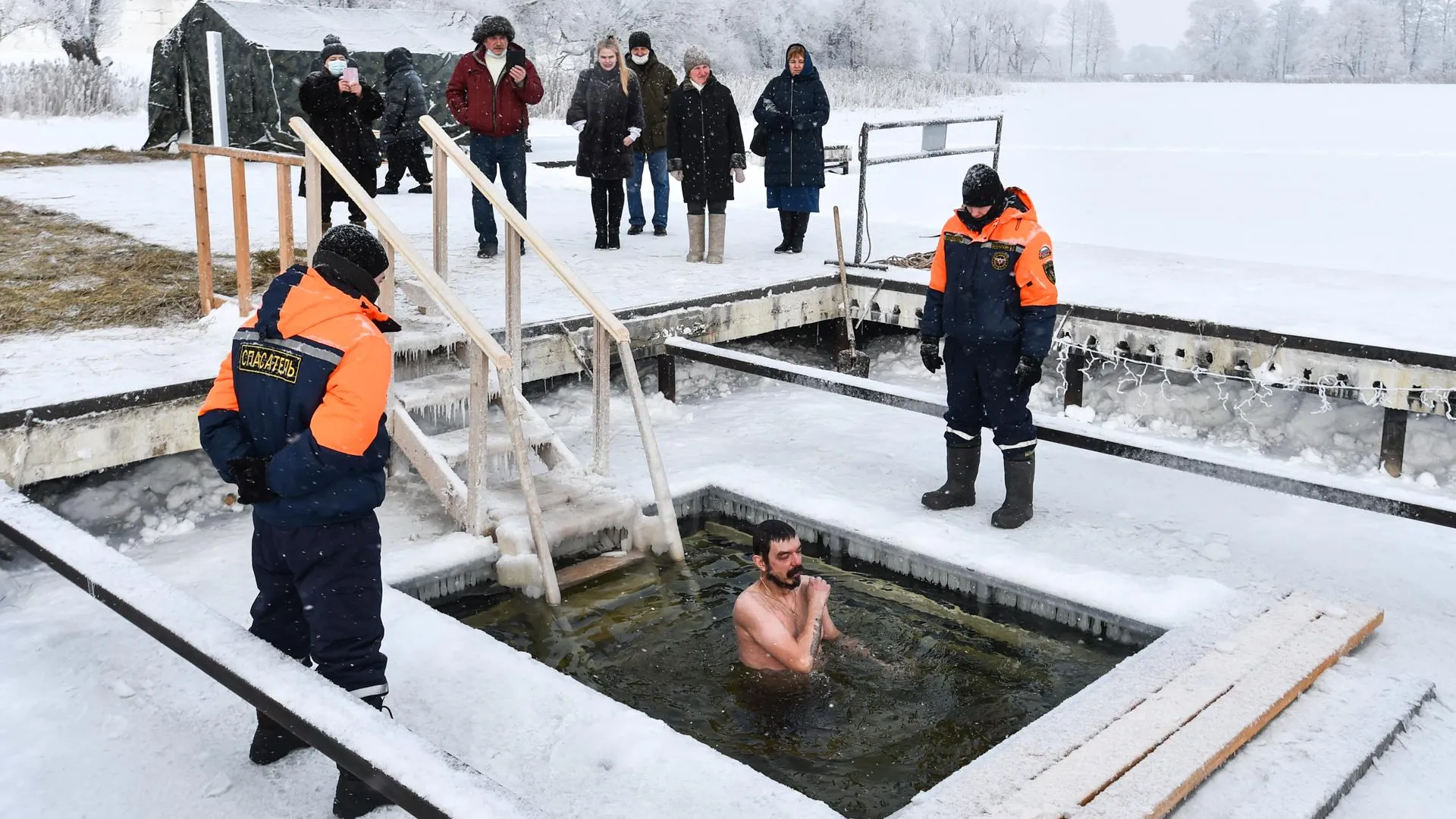 В Подольске 40 волонтеров оказывали помощь во время крещенский купаний