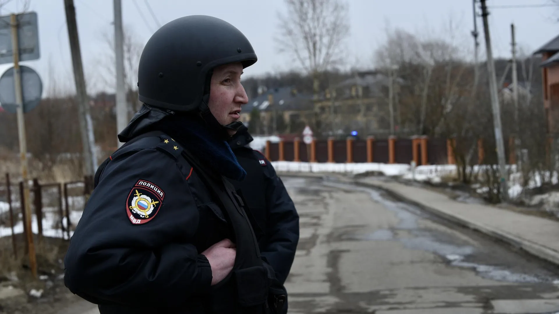 Взрывы гранат и обстрел полицейских: что известно о ЧП в Мытищах