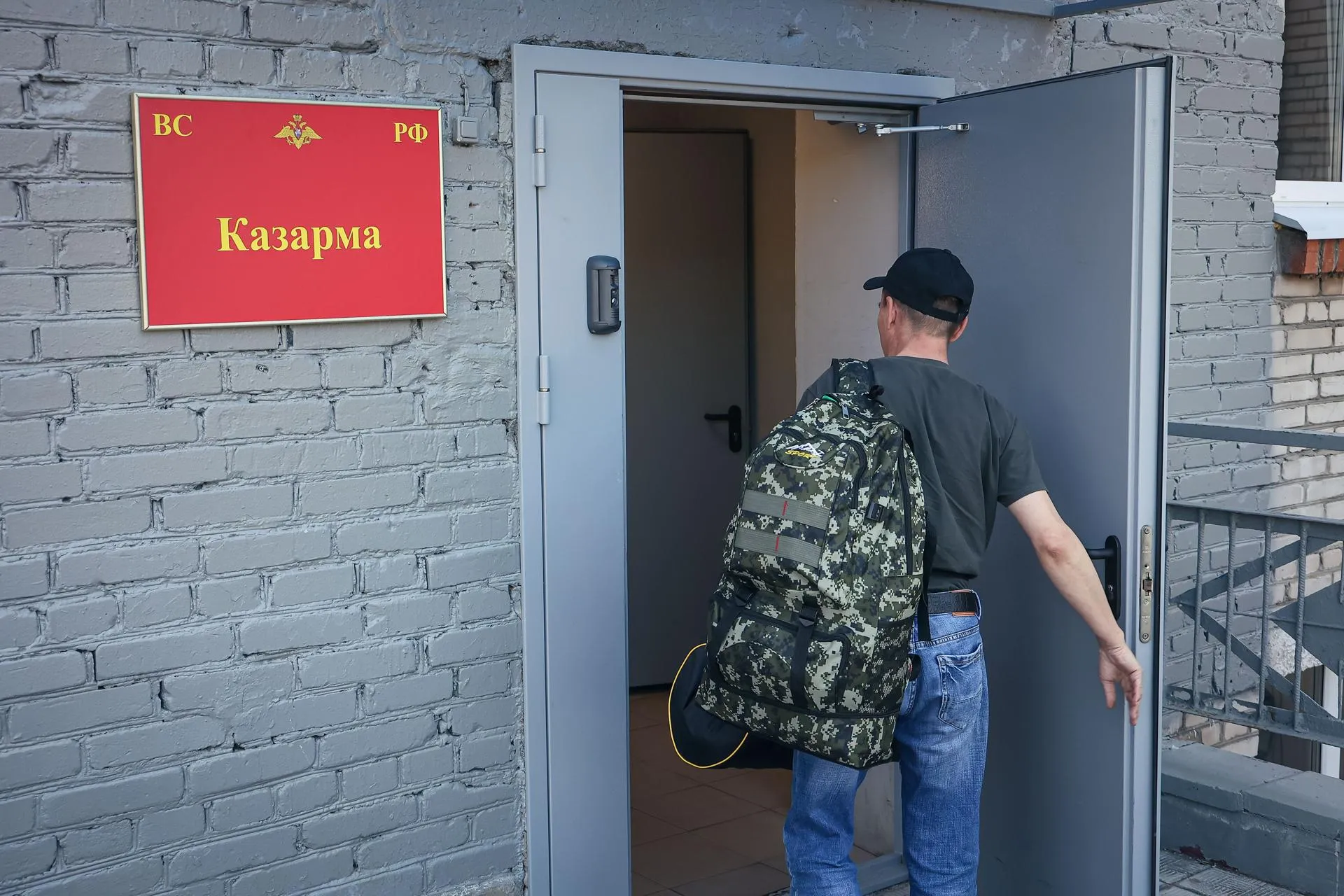 Евгений Дудин