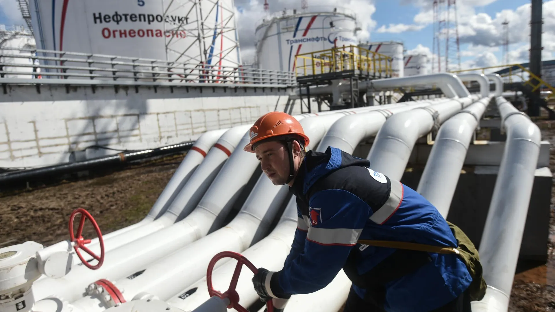 Суд прекратил дело по иску «Транснефти» к «Роснефти» на 2 млрд рублей