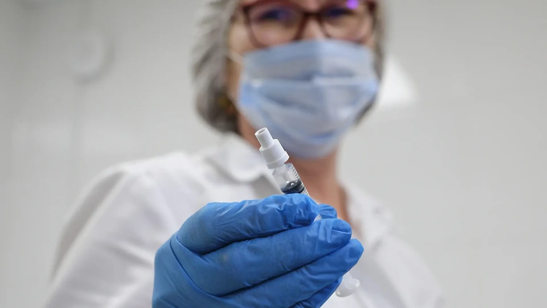 В Подмосковье проводится назальная вакцинация от коронавируса