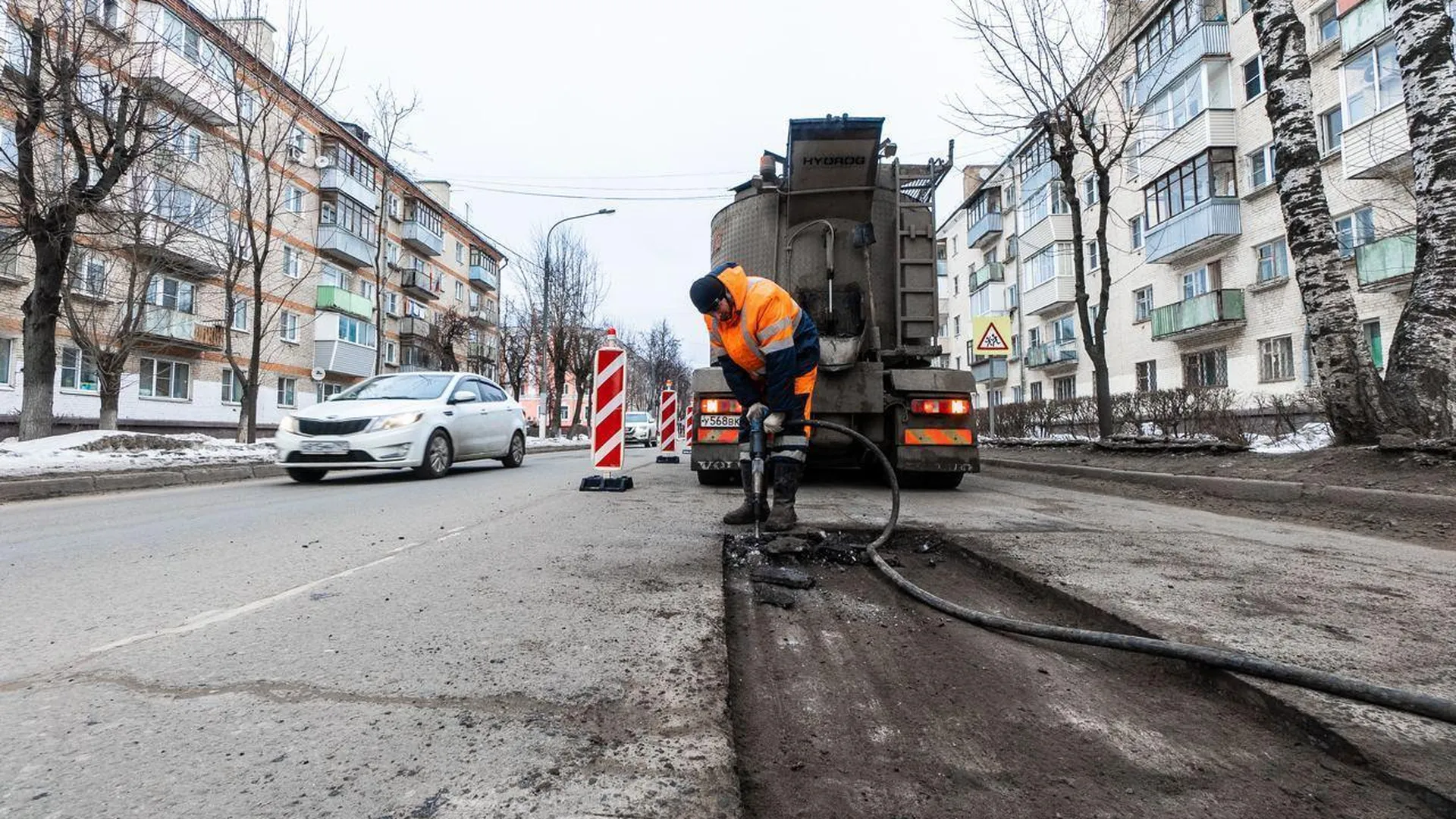 В Егорьевске дорожные службы за сутки устранили порядка 80 ям
