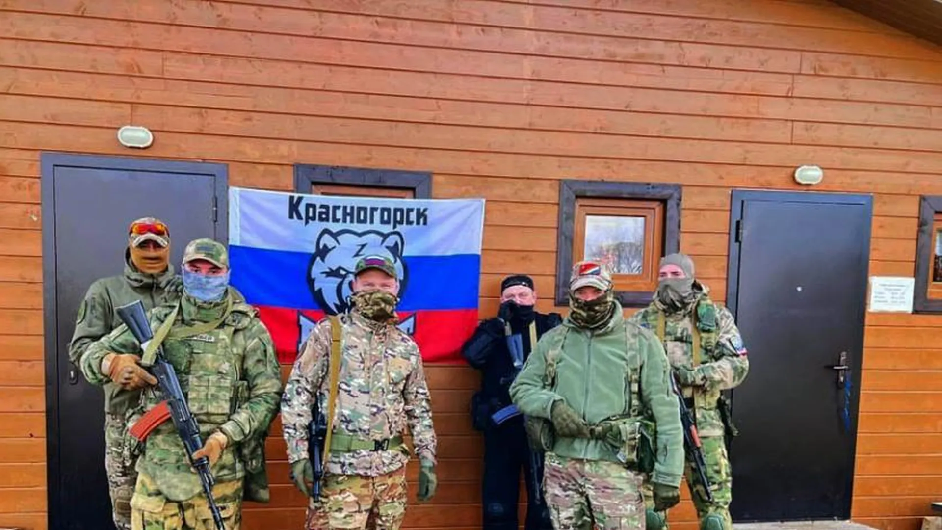 На территории храма в Красногорске идут занятия по начальной военной подготовке