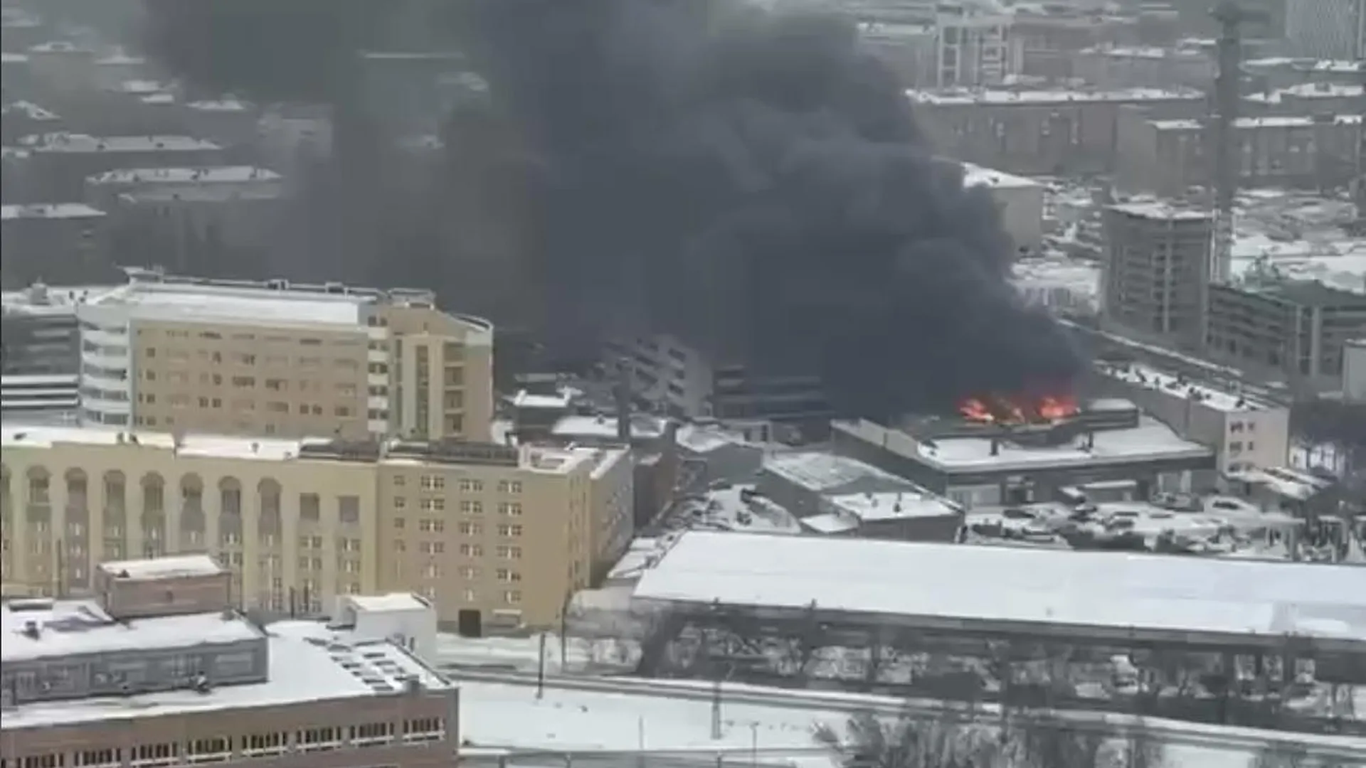 Пожар в автосервисе на северо‑востоке Москвы. ВИДЕО