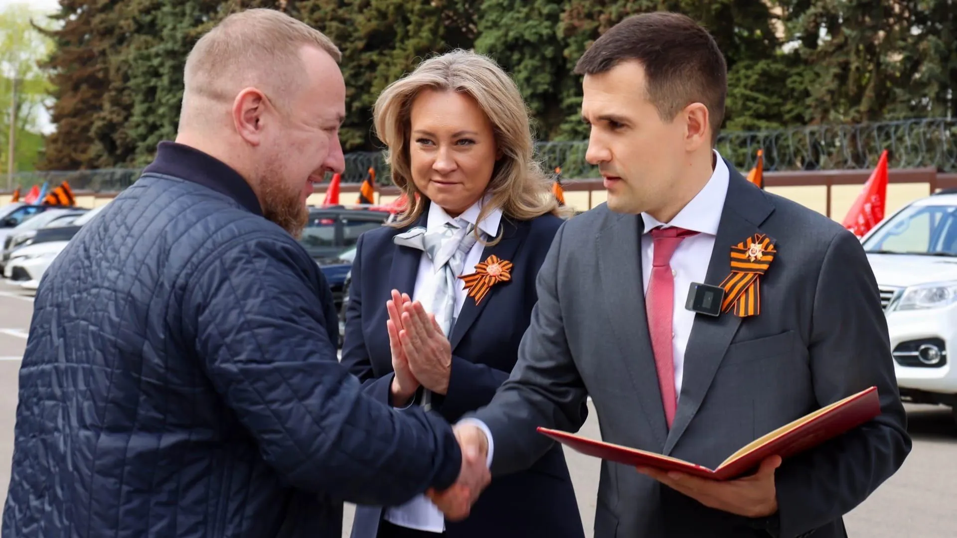Каторов вручил поздравительный адрес от губернатора главе ГК «Орбита» Арбузову