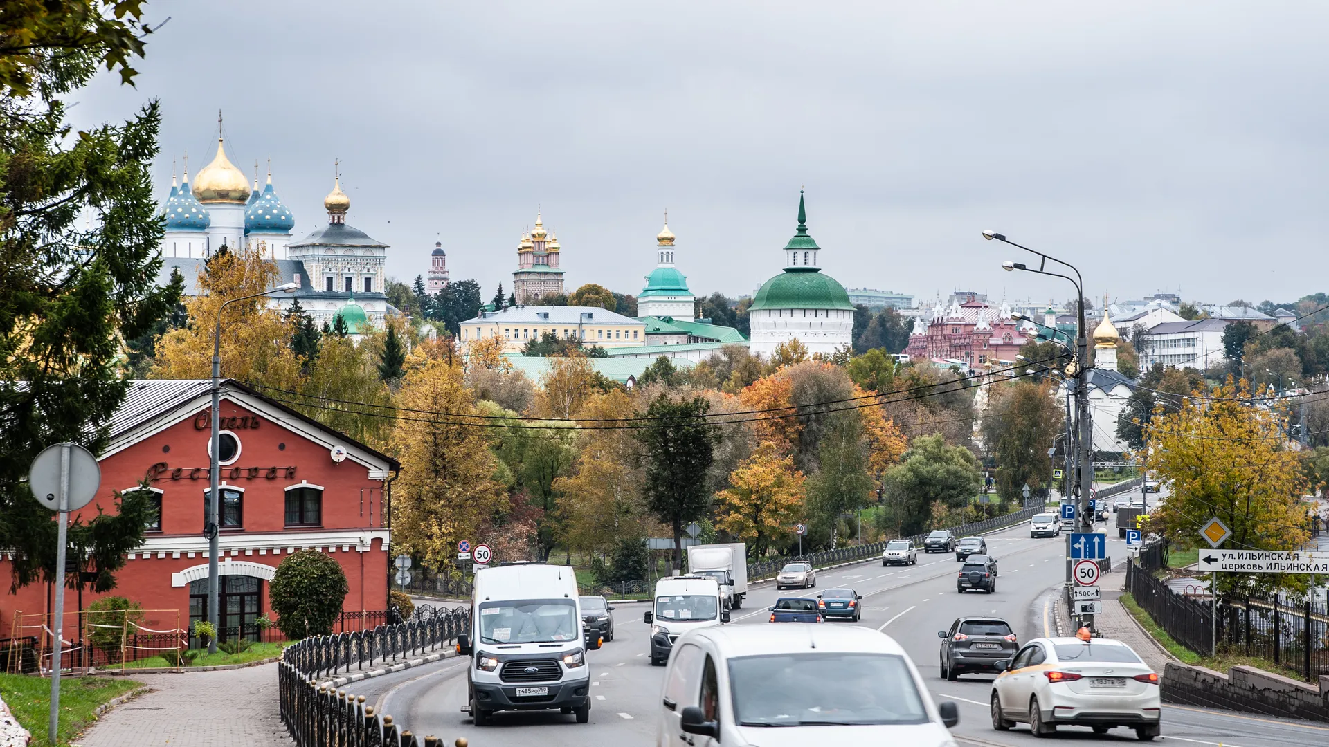 Теплая осень способствовала увеличению турпотока в Сергиевом Посаде