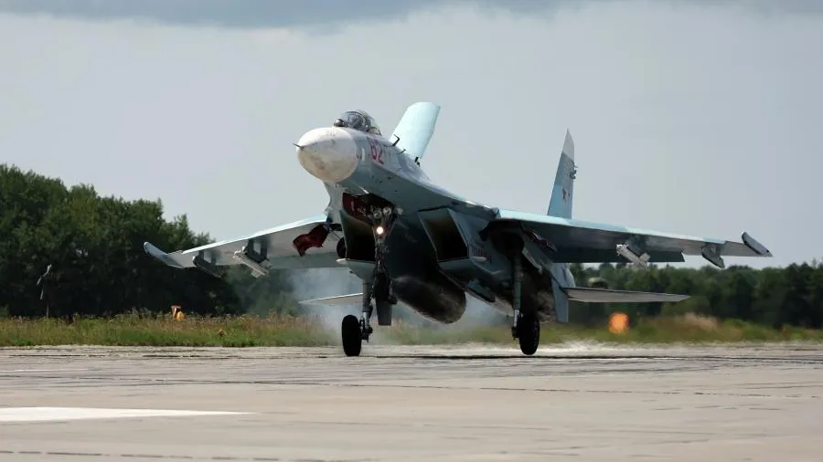 Истребитель Су-27 подняли в воздух над Черным морем из-за самолетов ВВС Британии