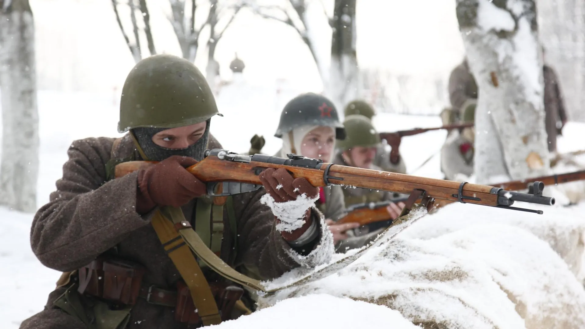 Медведев призвал российских режиссеров снимать фильмы о войне