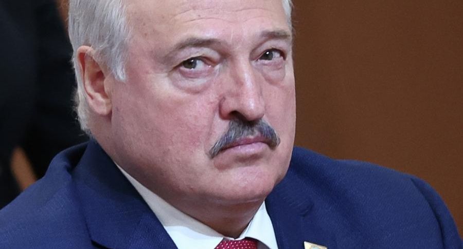 Лукашенко заявил, что «колошматил» губернаторов из-за работы при урагане