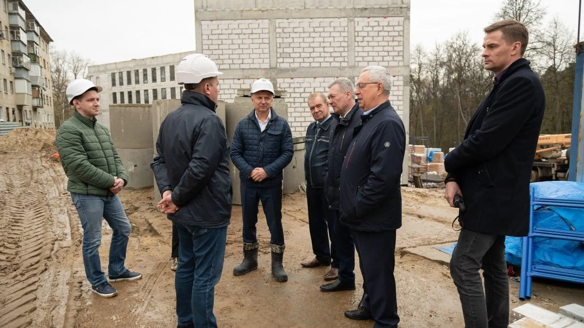 Депутат Жук проверил строительство нового корпуса гимназии № 4 в Лыткарине