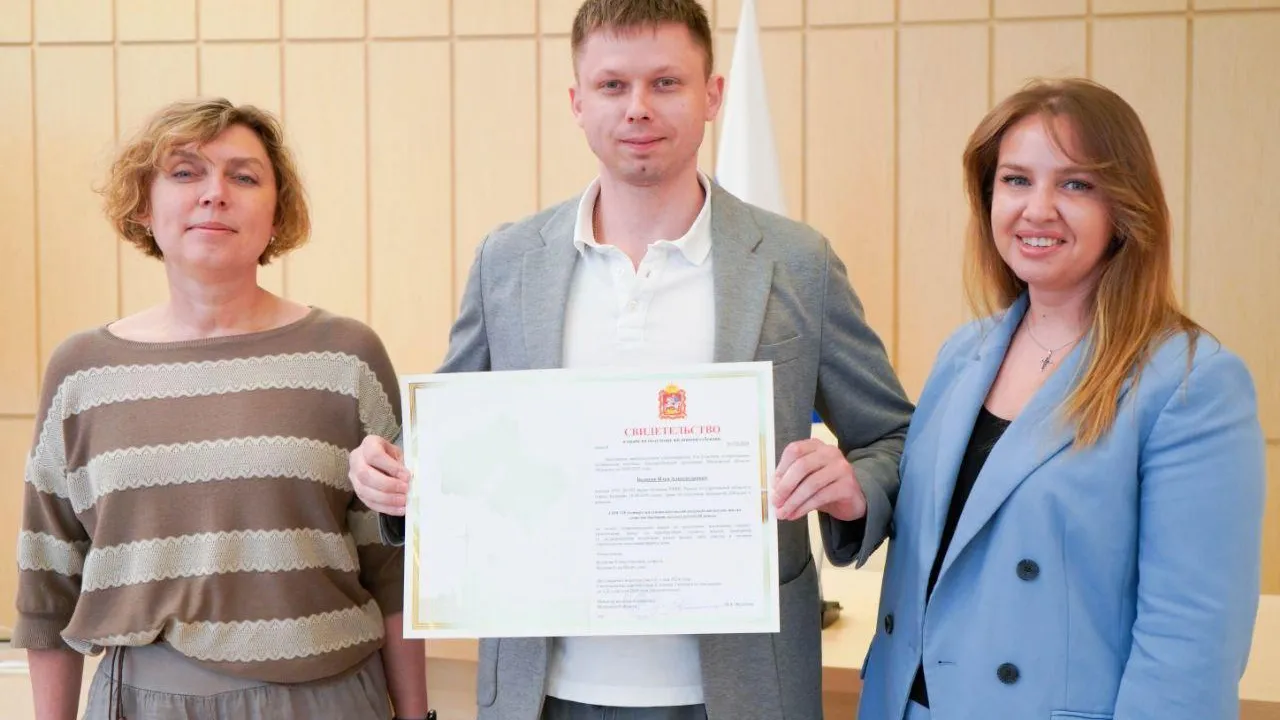 Работникам тубдиспансера Подмосковья вручили сертификаты на соципотеку