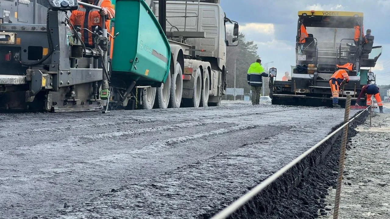 На дороге «Калиново-Дракино» в Серпухове приступили к укладке асфальта на дороге