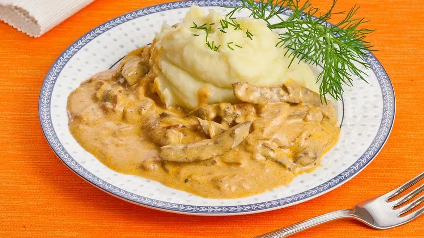 Шеф-повар Гребенников рассказал, как приготовить вкусную печень по-строгановски