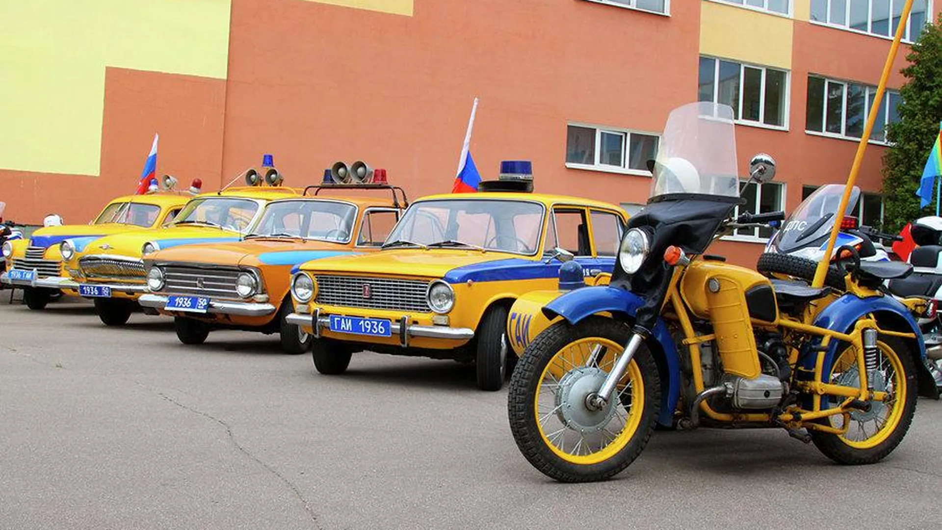 Парад милицейских ретро-автомобилей прошел в Рузском районе