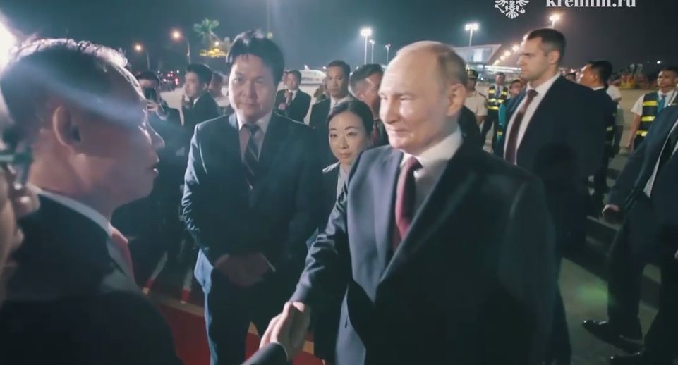 Кремль: Владимир Путин прибыл во Вьетнам с государственным визитом
