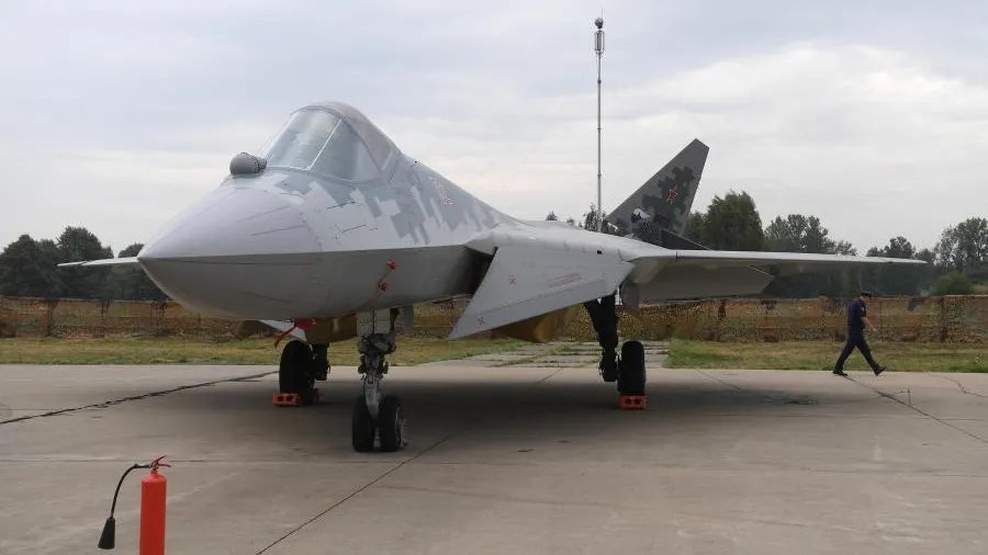 ОАК передала ВКС РФ партию новых самолетов Су-57 и Су-35С